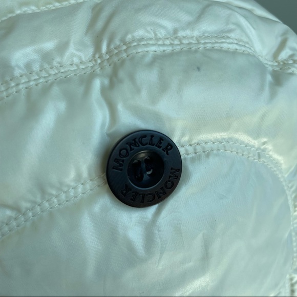 Moncler hat - Picture 9 of 12